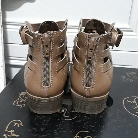 American Eagle Tan Reckless Booties Girls Size 2 - Picture 7 of 10
